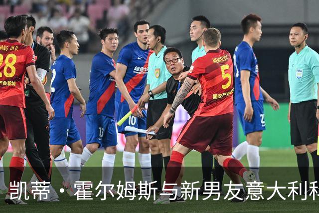凯蒂·霍尔姆斯与新男友意大利科莫湖度假，白色比基尼照曝光